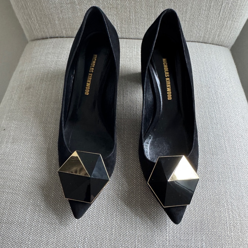Nicholas Kirkwood Black Pumps with Gold Accent - Picture 2 of 10